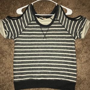 Open shoulder sweater tee